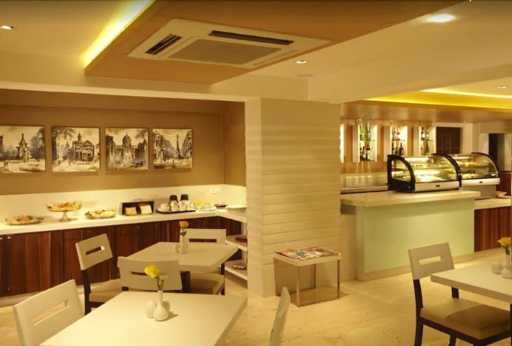 Hotel Bawa Continental Мумбаи Экстерьер фото
