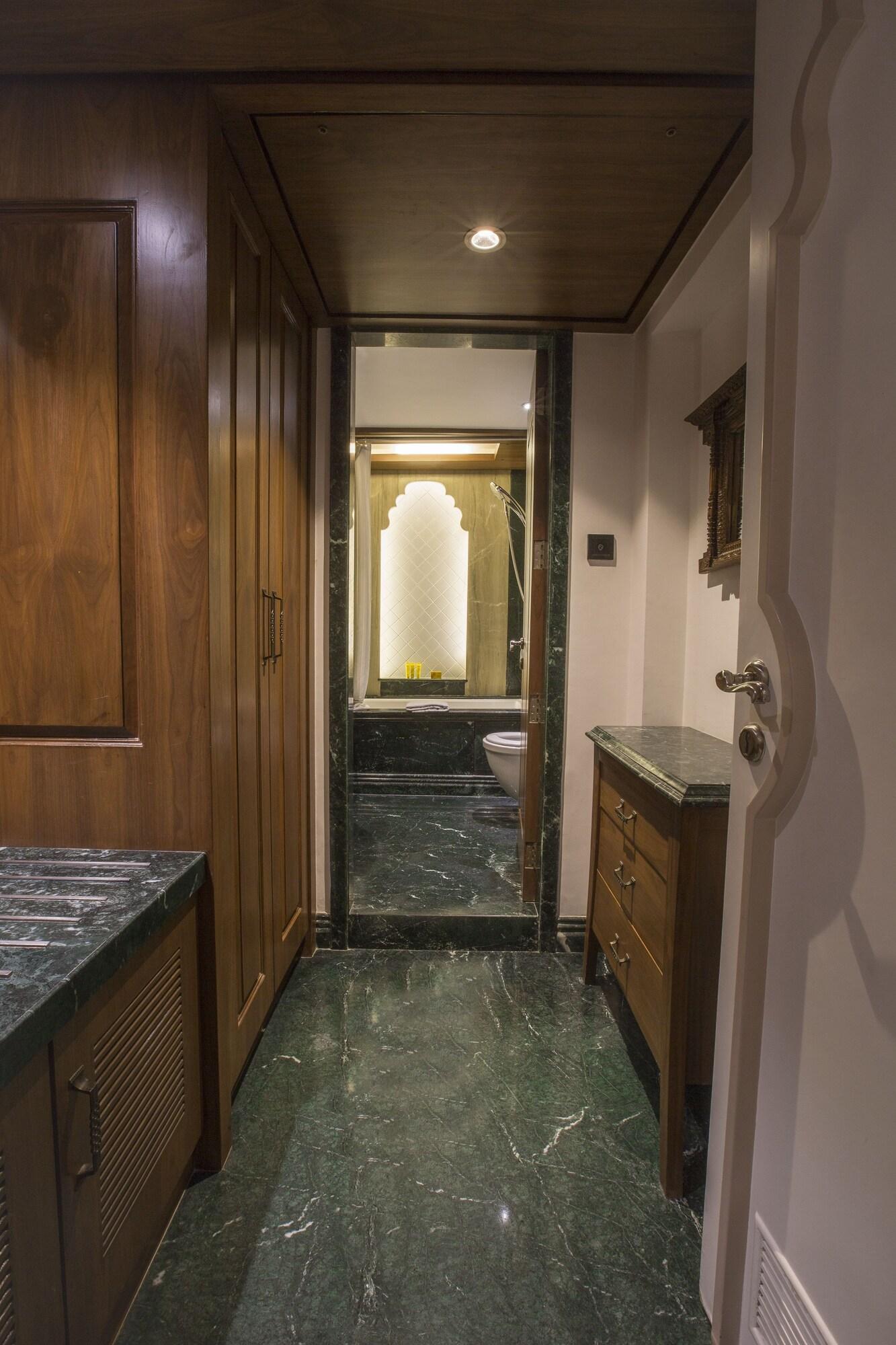 Hotel Bawa Continental Мумбаи Экстерьер фото