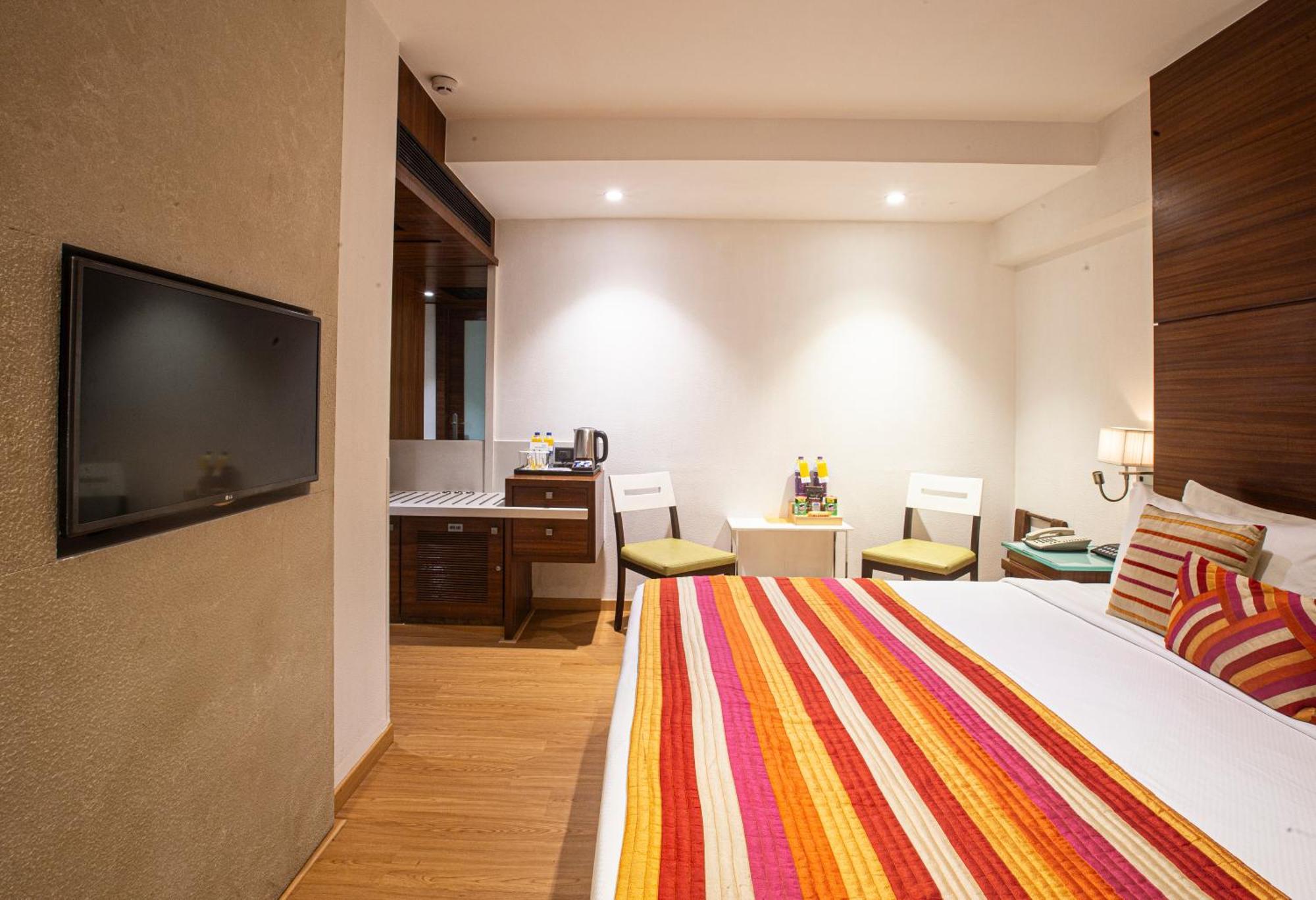 Hotel Bawa Continental Мумбаи Экстерьер фото