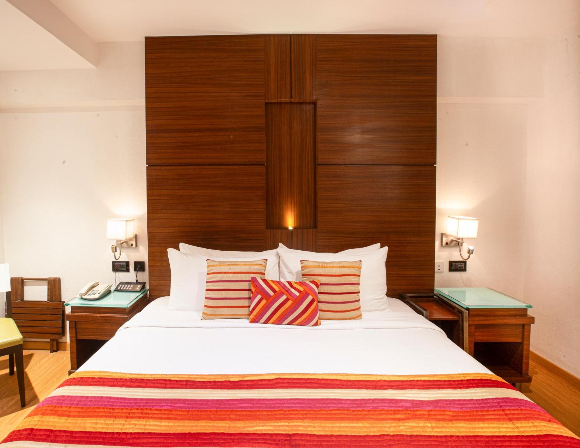 Hotel Bawa Continental Мумбаи Экстерьер фото