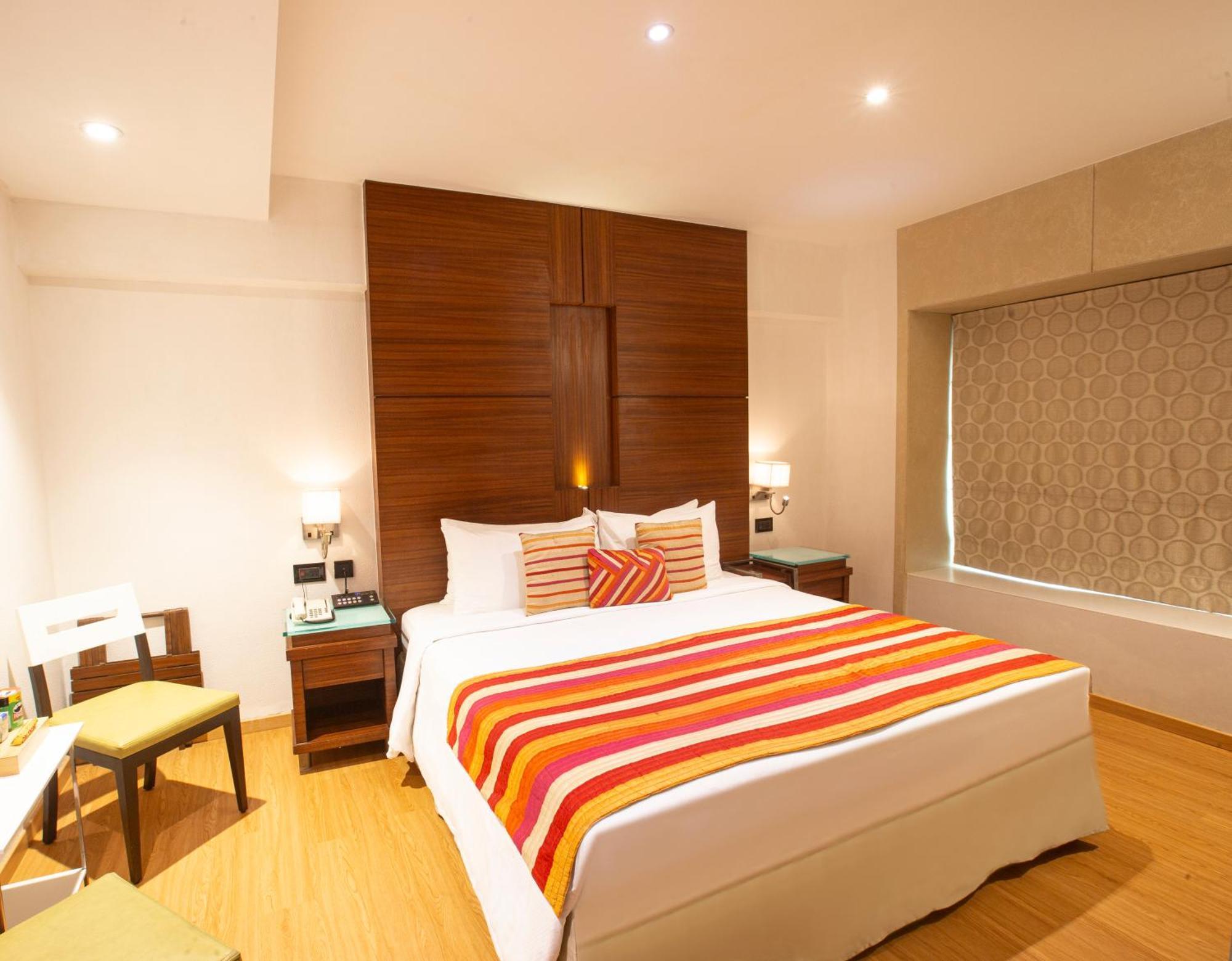 Hotel Bawa Continental Мумбаи Экстерьер фото