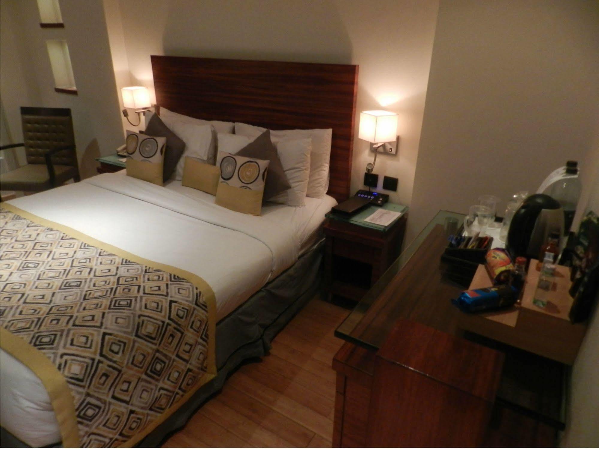 Hotel Bawa Continental Мумбаи Экстерьер фото