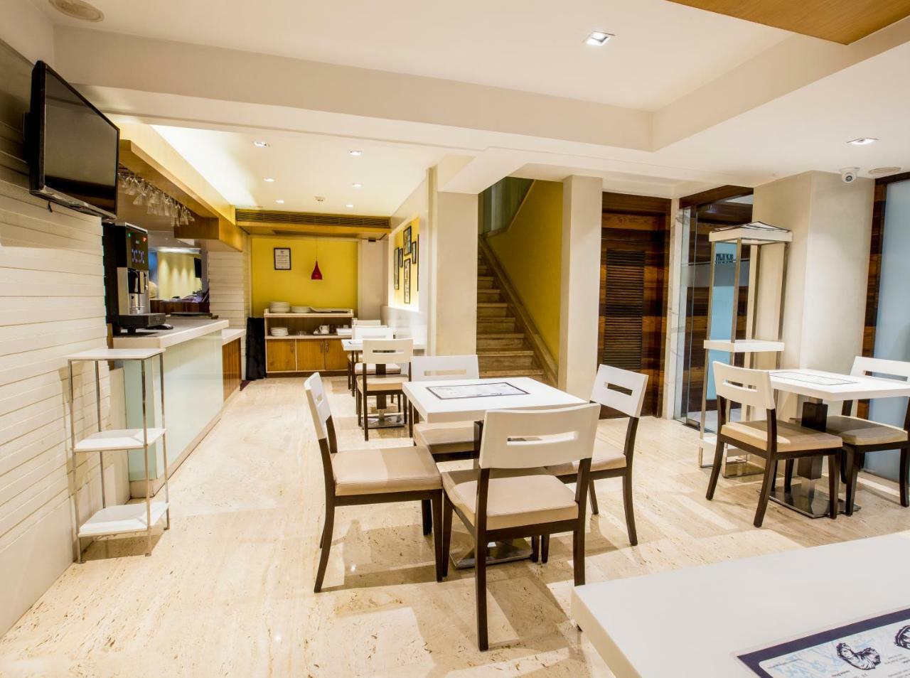 Hotel Bawa Continental Мумбаи Экстерьер фото